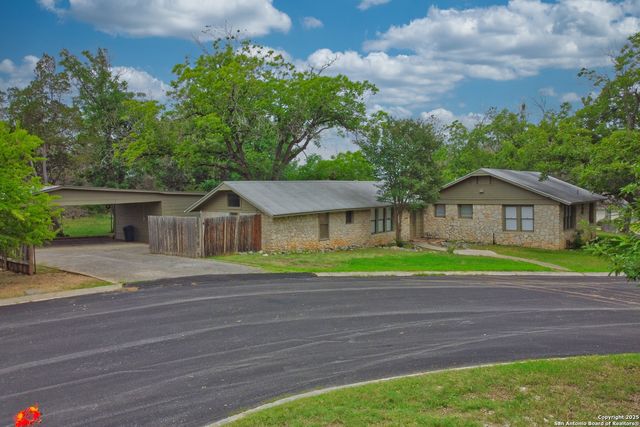 8 WILDWOOD TRL, New Braunfels, TX 78130