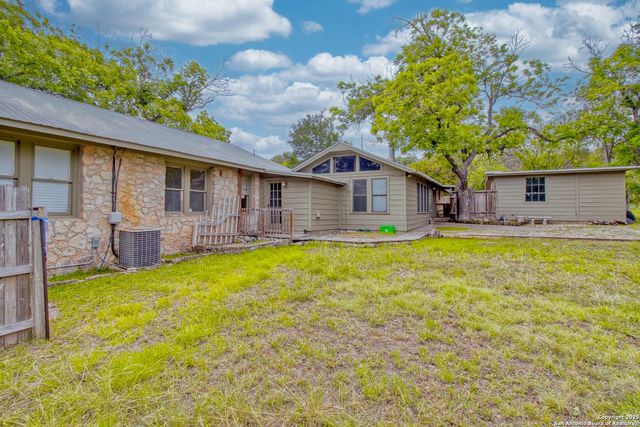 8 WILDWOOD TRL, New Braunfels, TX 78130