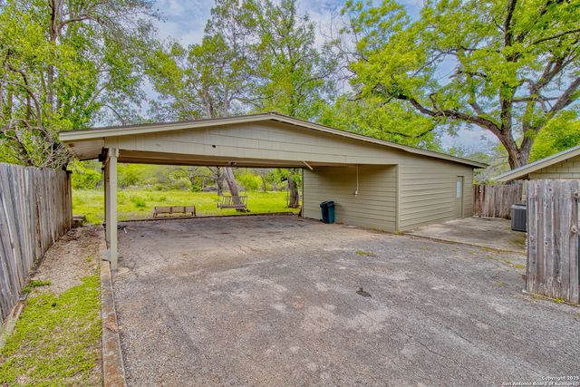 8 WILDWOOD TRL, New Braunfels, TX 78130