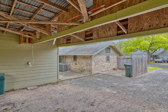 8 WILDWOOD TRL, New Braunfels, TX 78130