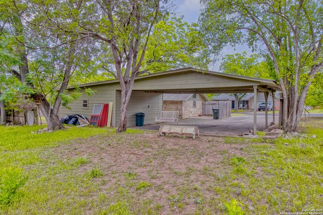 8 WILDWOOD TRL, New Braunfels, TX 78130