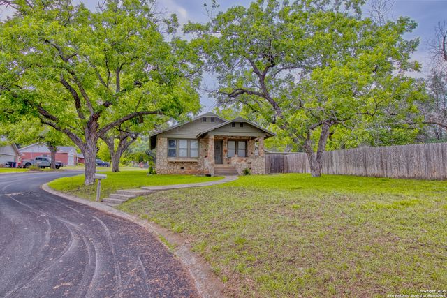 8 WILDWOOD TRL, New Braunfels, TX 78130