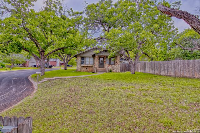 8 WILDWOOD TRL, New Braunfels, TX 78130