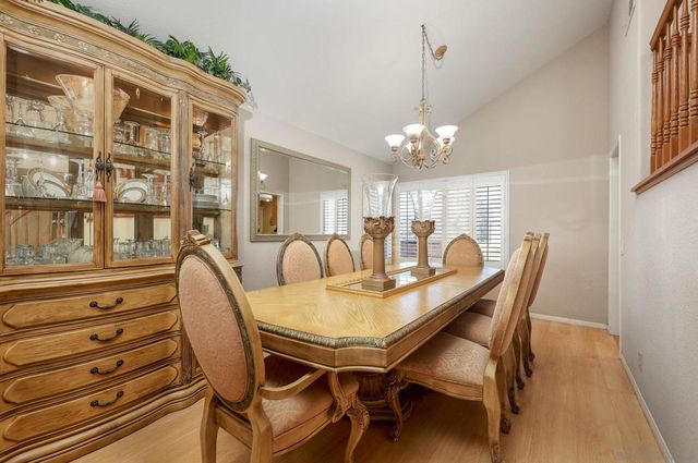 810 Crosspoint Ct, San Diego, CA 92114