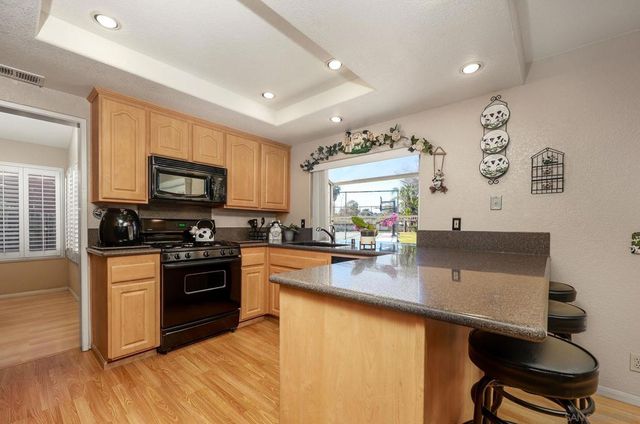 810 Crosspoint Ct, San Diego, CA 92114