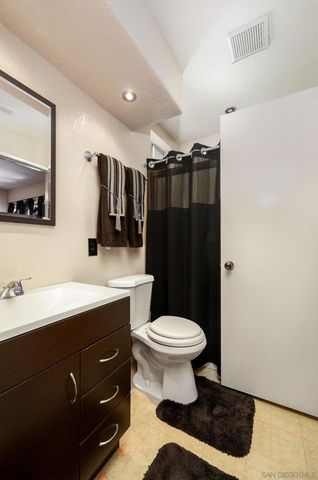 810 Crosspoint Ct, San Diego, CA 92114