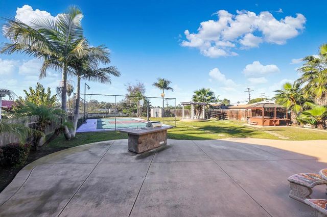 810 Crosspoint Ct, San Diego, CA 92114