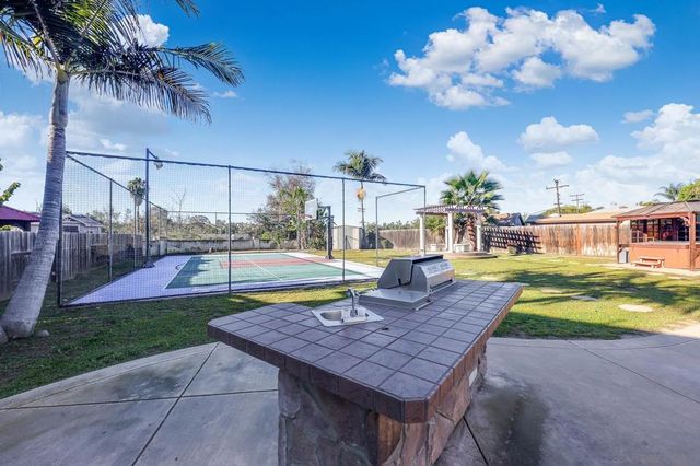 810 Crosspoint Ct, San Diego, CA 92114