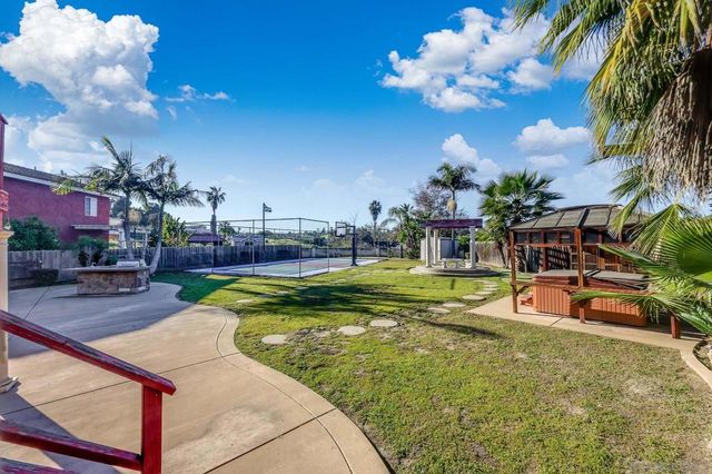 810 Crosspoint Ct, San Diego, CA 92114