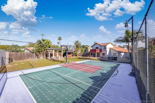 810 Crosspoint Ct, San Diego, CA 92114