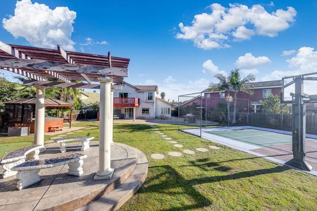 810 Crosspoint Ct, San Diego, CA 92114