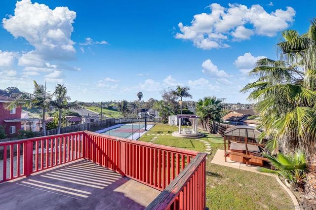 810 Crosspoint Ct, San Diego, CA 92114