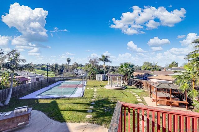 810 Crosspoint Ct, San Diego, CA 92114