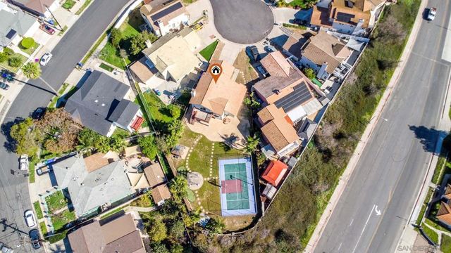 810 Crosspoint Ct, San Diego, CA 92114