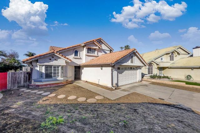 810 Crosspoint Ct, San Diego, CA 92114