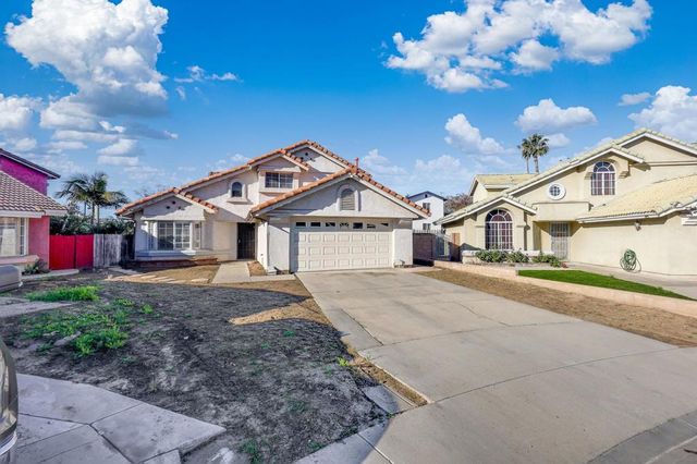810 Crosspoint Ct, San Diego, CA 92114
