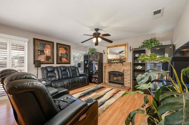 810 Crosspoint Ct, San Diego, CA 92114