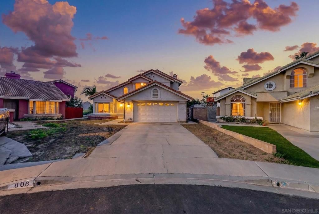 810 Crosspoint Ct, San Diego, CA 92114