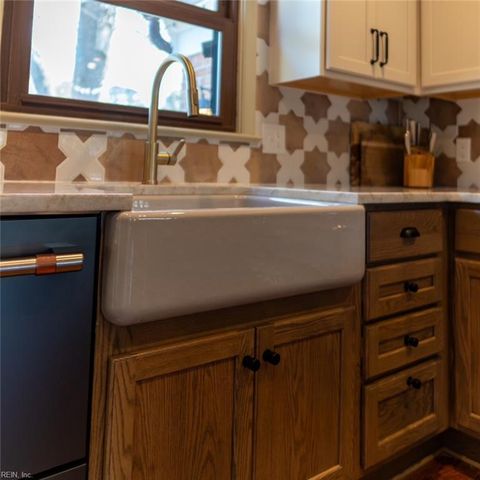 1221 Grenadier DR, Chesapeake, VA 23322