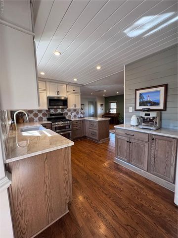 1221 Grenadier DR, Chesapeake, VA 23322