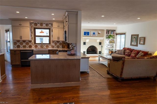 1221 Grenadier DR, Chesapeake, VA 23322