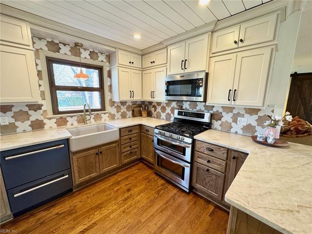 1221 Grenadier DR, Chesapeake, VA 23322