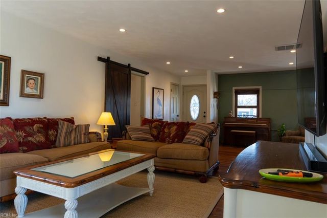 1221 Grenadier DR, Chesapeake, VA 23322