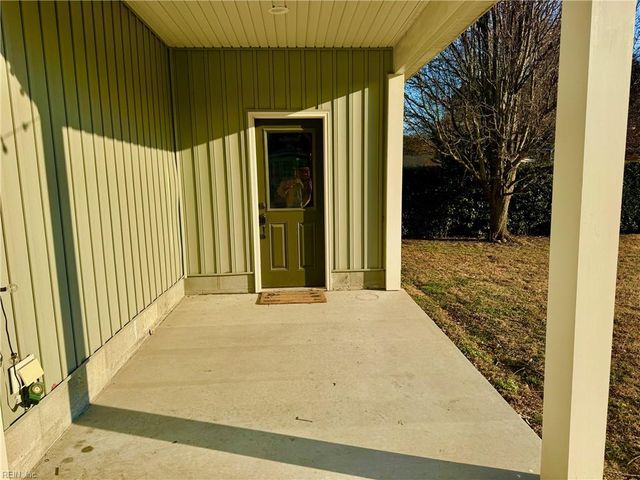 1221 Grenadier DR, Chesapeake, VA 23322