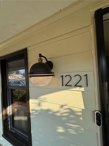 1221 Grenadier DR, Chesapeake, VA 23322