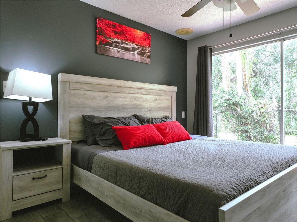 Image 2 of property listing at 111 OAK LEE DRIVE, Lutz, FL 33548
