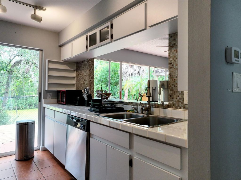 Image 3 of property listing at 111 OAK LEE DRIVE, Lutz, FL 33548
