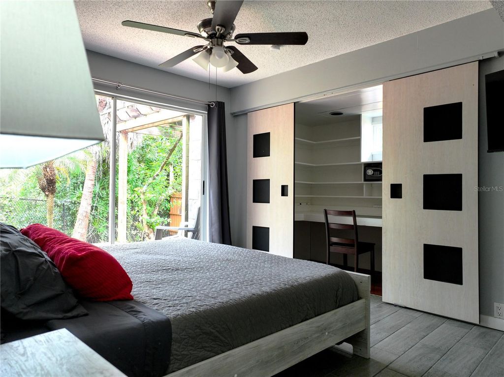 Image 4 of property listing at 111 OAK LEE DRIVE, Lutz, FL 33548
