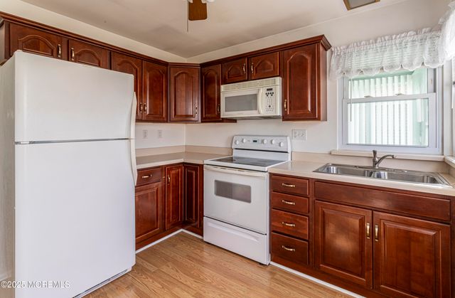 73 Buckingham Drive N, Manchester, NJ 08759