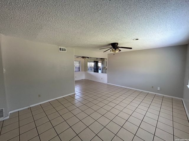 117 E SILVER SANDS DR, San Antonio, TX 78216