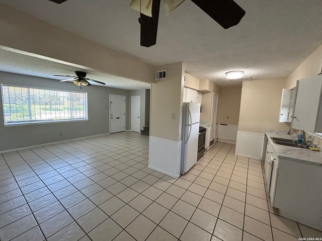 117 E SILVER SANDS DR, San Antonio, TX 78216