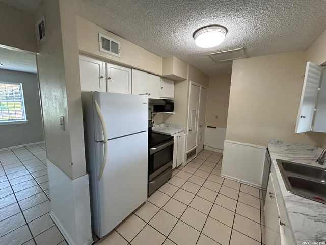 117 E SILVER SANDS DR, San Antonio, TX 78216