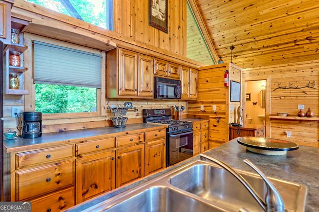 331 Black Bear Den Road, Clayton, GA 30525