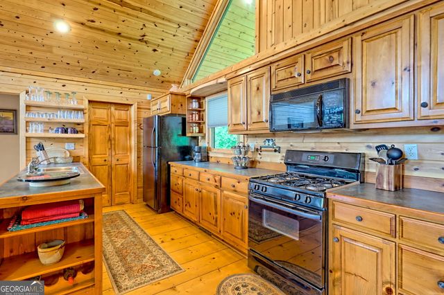 331 Black Bear Den Road, Clayton, GA 30525