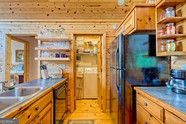 331 Black Bear Den Road, Clayton, GA 30525