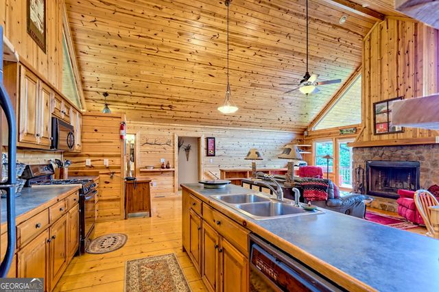 331 Black Bear Den Road, Clayton, GA 30525