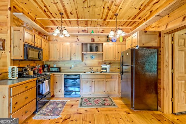 331 Black Bear Den Road, Clayton, GA 30525