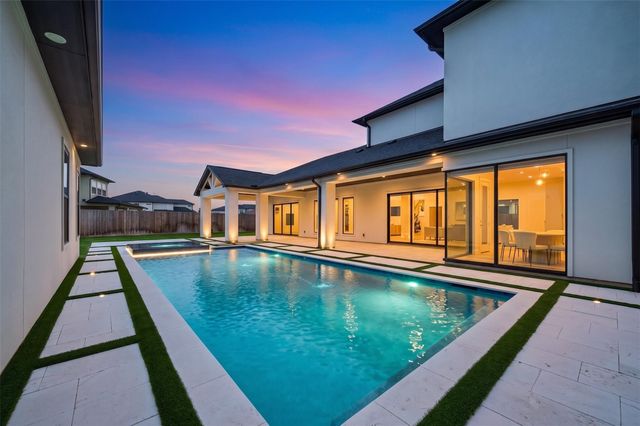 512 Basil Leaf Lane, Richmond, TX 77406