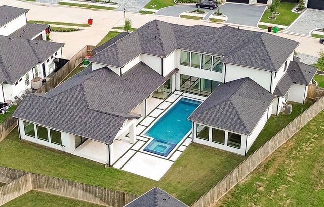 512 Basil Leaf Lane, Richmond, TX 77406