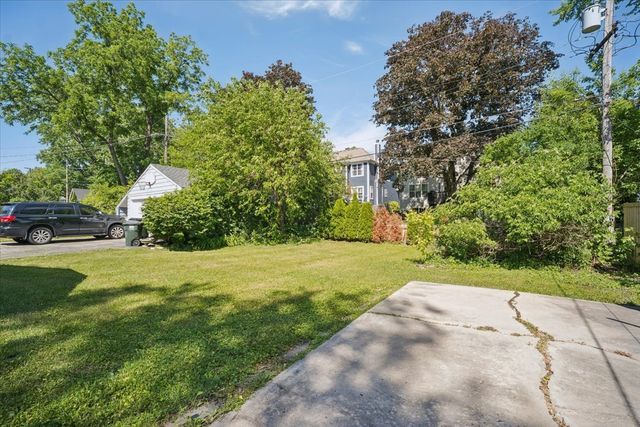 735 Prairie Avenue, Barrington, IL 60010