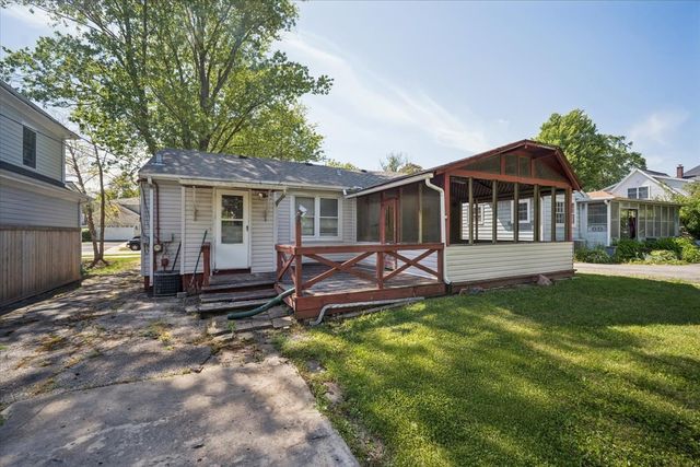 735 Prairie Avenue, Barrington, IL 60010