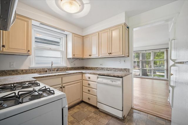 735 Prairie Avenue, Barrington, IL 60010