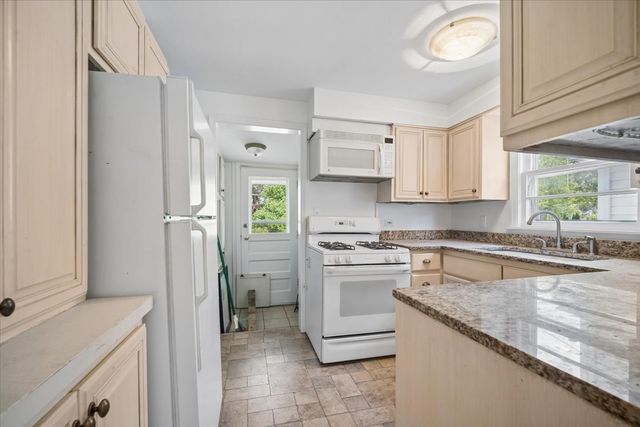735 Prairie Avenue, Barrington, IL 60010