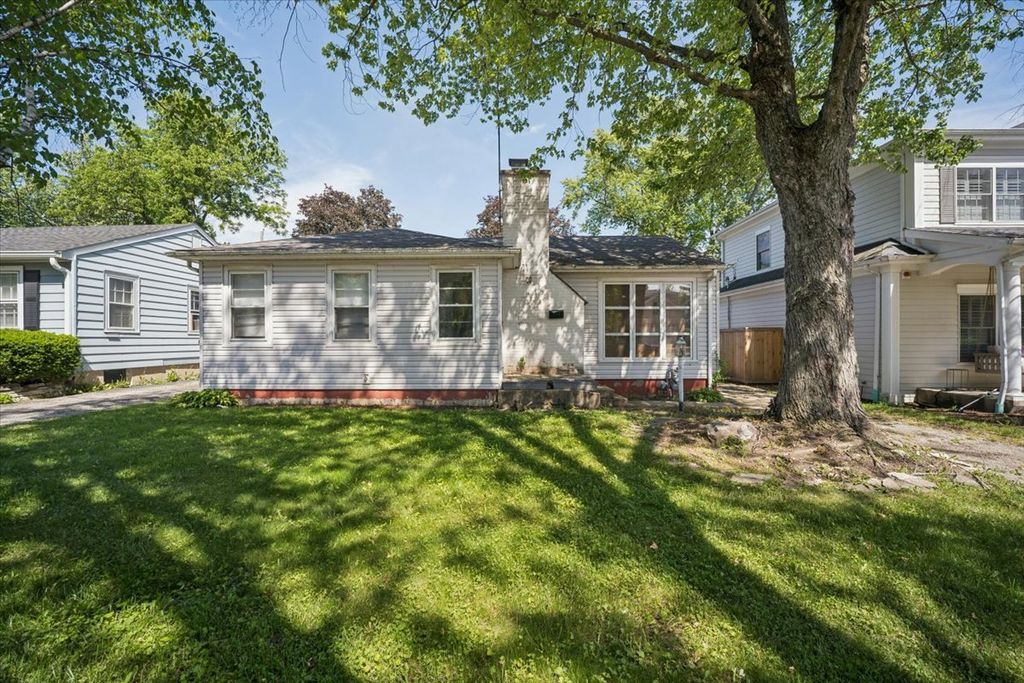 735 Prairie Avenue, Barrington, IL 60010