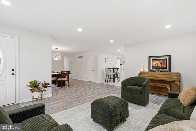 121 TREVOSE RD, Feasterville-trevose, PA 19053