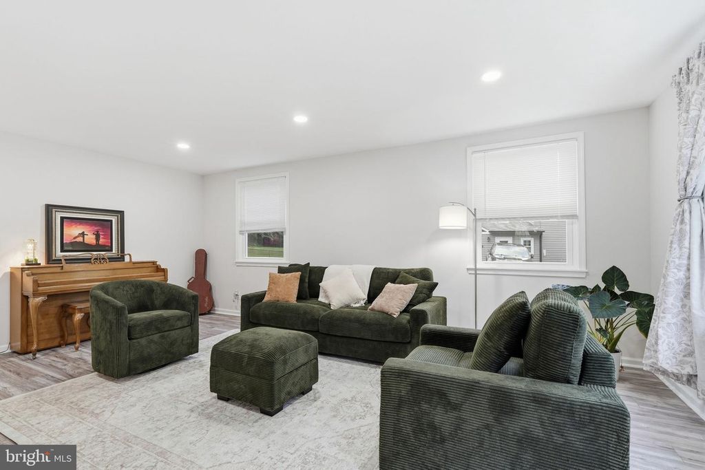 121 TREVOSE RD, Feasterville-trevose, PA 19053 — photo 3